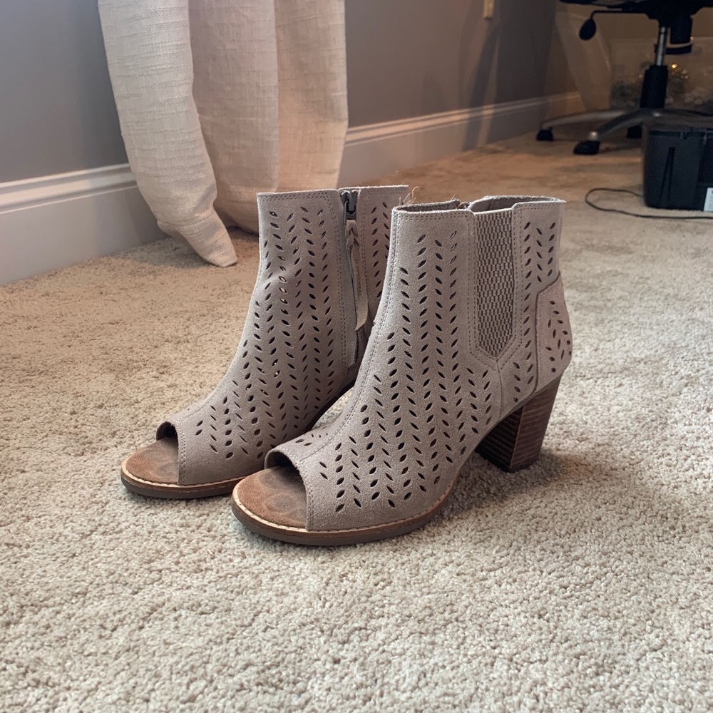Toms heels